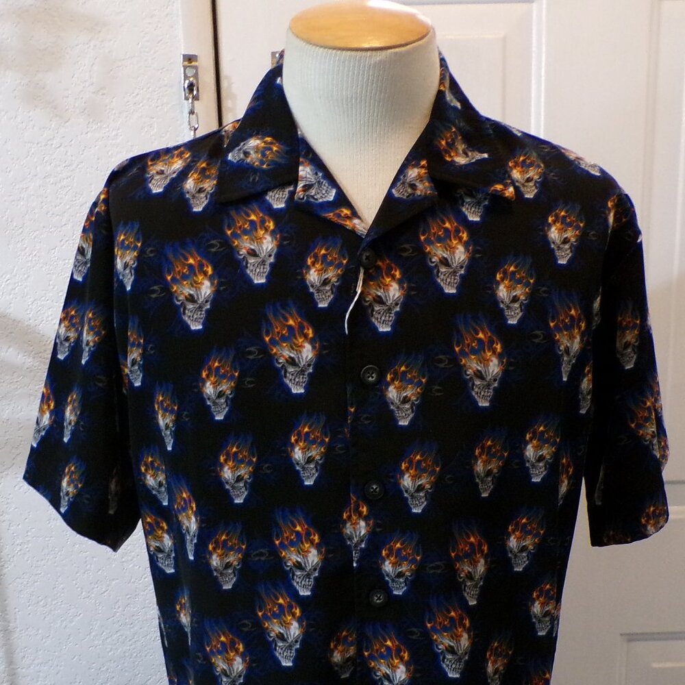 ANCHOR BLUE MEN'S RARE RETRO SKULL AND FLAMES CASUAL CAMP SHIRT